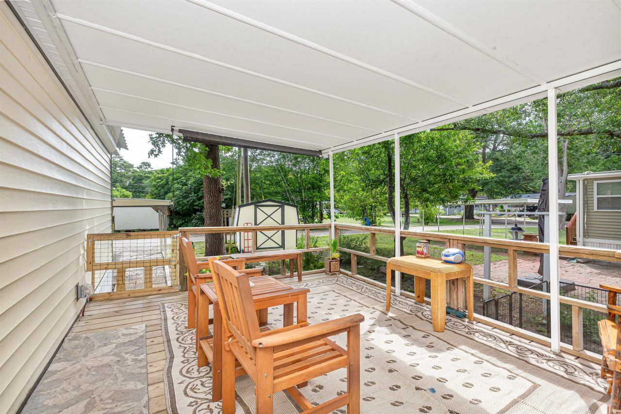 582 Mimosa Dr. Photo 7