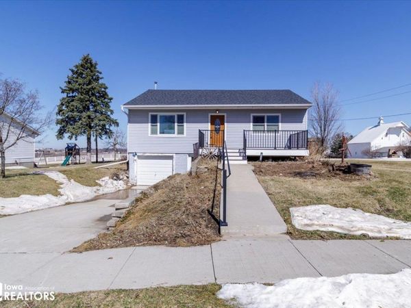 404 W Des Moines Street, Brooklyn, IA 52211