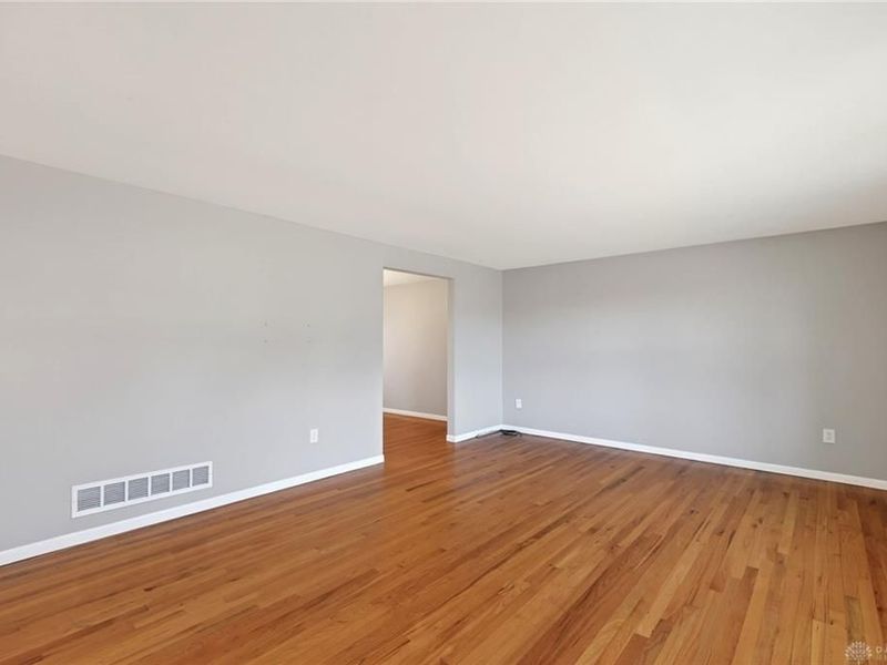 4983 Sweetbirch Drive, Riverside, OH 45424 Photo 9