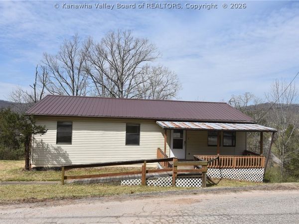 102 Ridge Road, Wayne, WV 25570