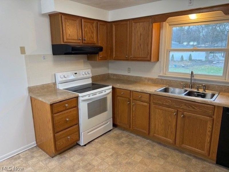 6644 Ravenwood Avenue NW, Canton, OH 44718 Photo 8