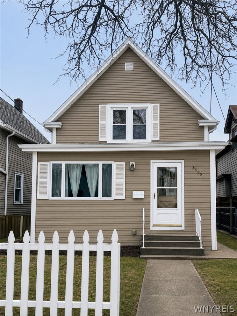2485 Willow Avenue, Niagara Falls, NY 14305 Main Photo