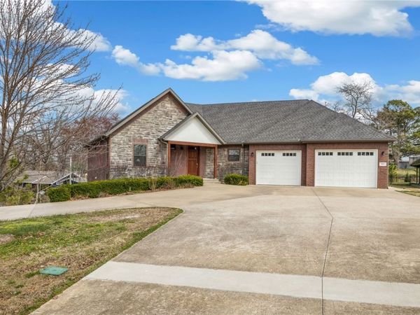 802 NW D Street, Bentonville, AR 72712
