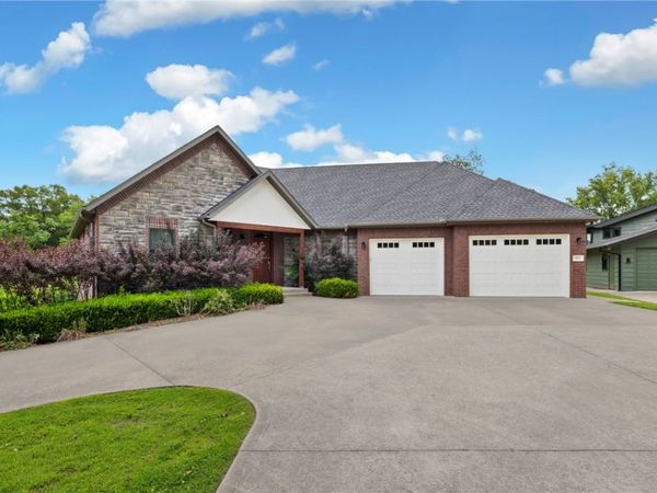 802 NW D Street, Bentonville, AR 72712