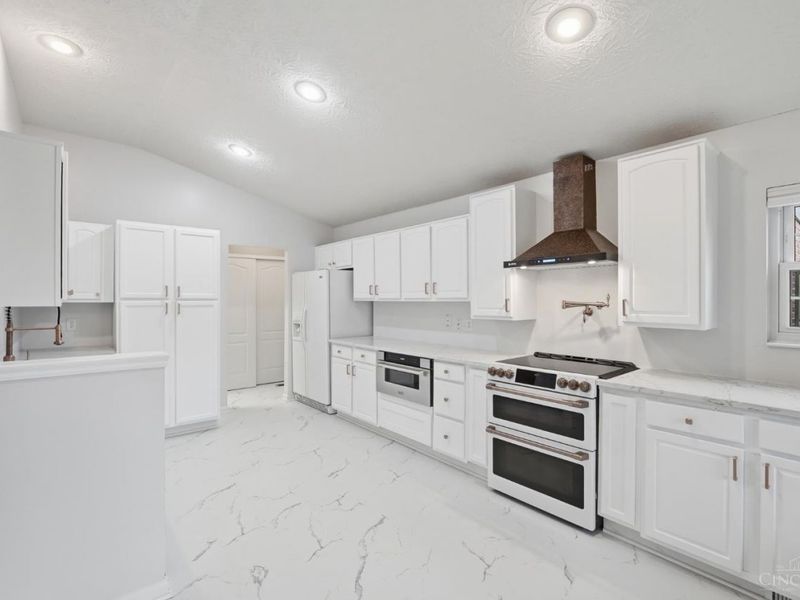 6560 Twin Lakes Drive, Mason, OH 45040 Photo 7