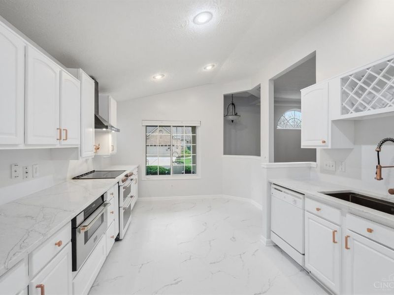 6560 Twin Lakes Drive, Mason, OH 45040 Photo 8