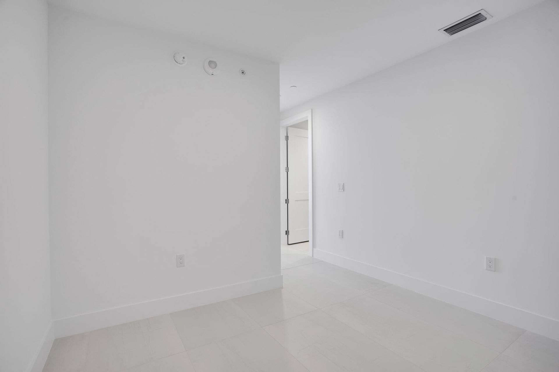 151 N Seabreeze Boulevard, Unit 1204, Fort Lauderdale, FL 33304 Photo