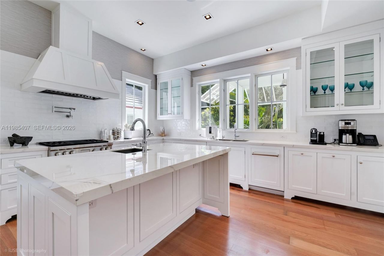 4550 Sunset Dr, Coral Gables, FL 33143 Photo