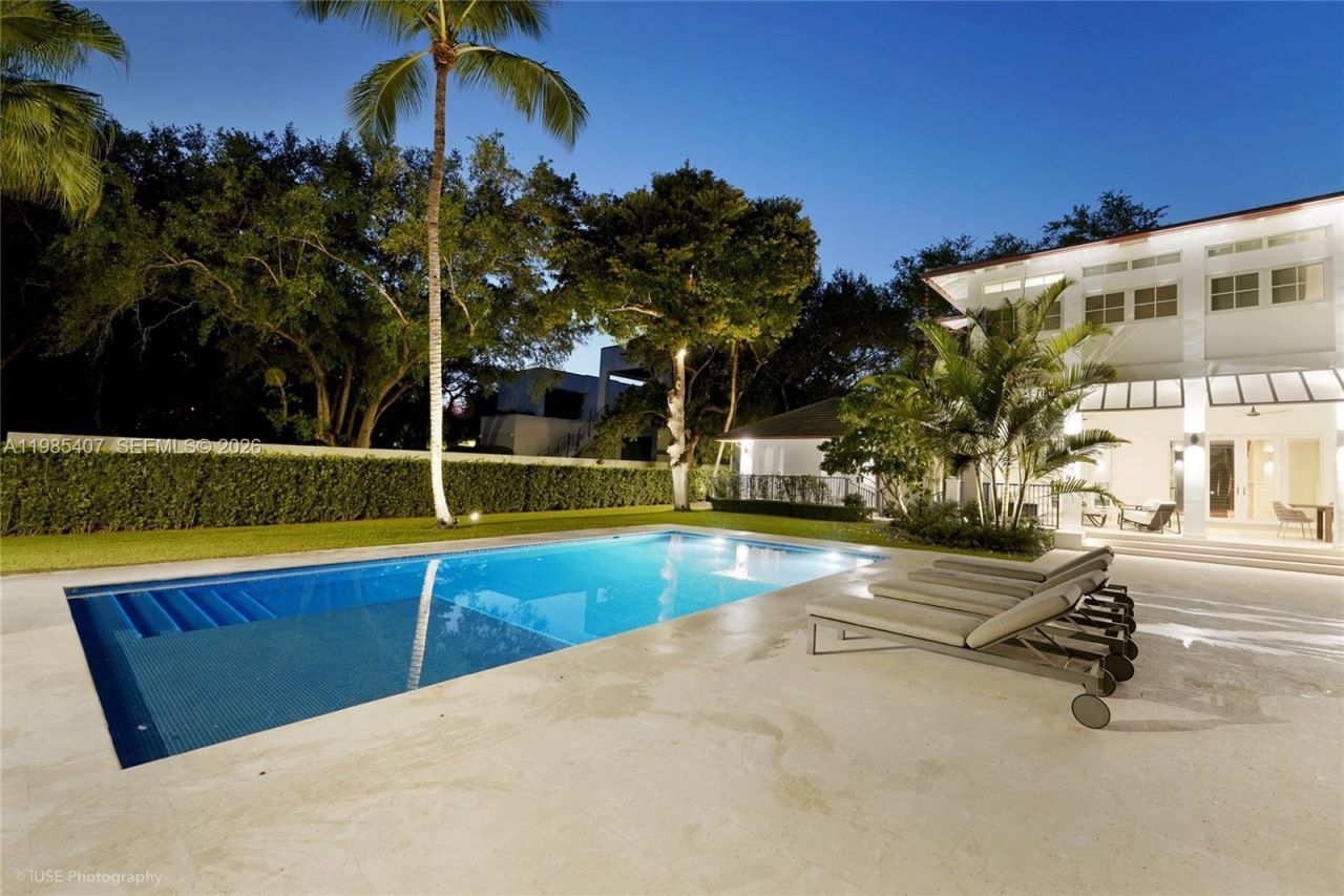 4550 Sunset Dr, Coral Gables, FL 33143 Photo