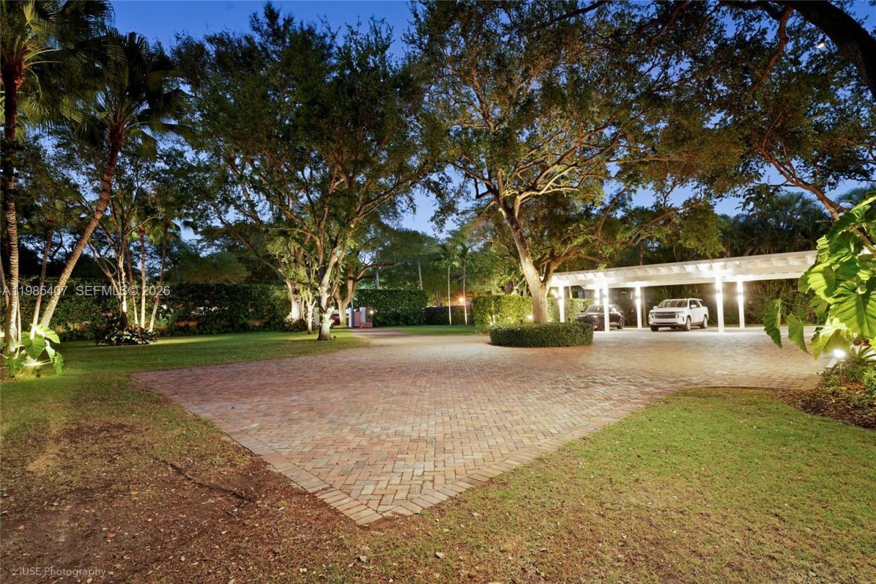4550 Sunset Dr, Coral Gables, FL 33143 Photo
