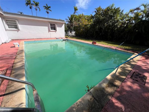 9950 SW 35th Ter, Miami, FL 33165