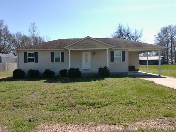 1506 E Stoddard Street , Dexter, MO 63841