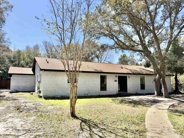 1556 Oak Shore Dr, Gulf Breeze, FL 32563