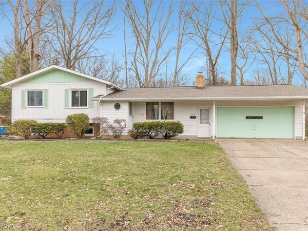 165 Woodhill Drive , Amherst, OH 44001