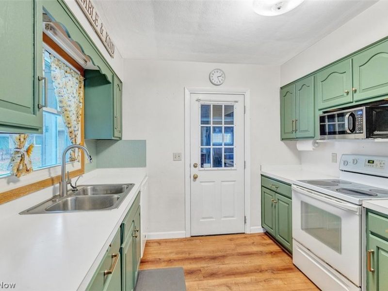 165 Woodhill Drive , Amherst, OH 44001 Photo 9