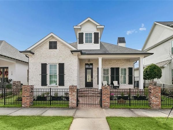 124 BAY TREE MANOR Drive, Covington, LA 70433