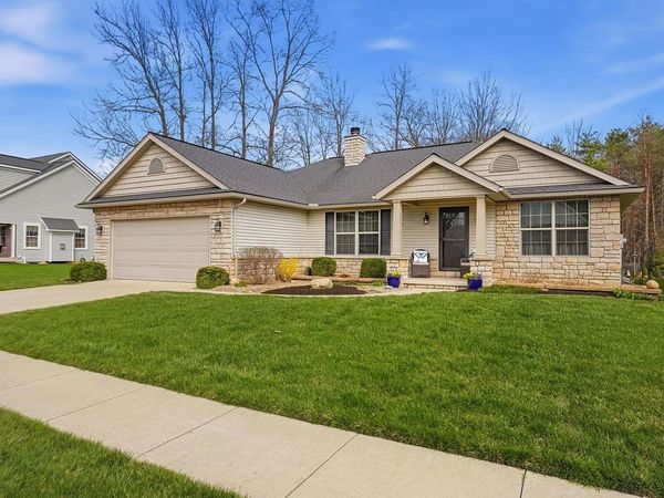 320 Middleburn Street , Johnstown, OH 43031