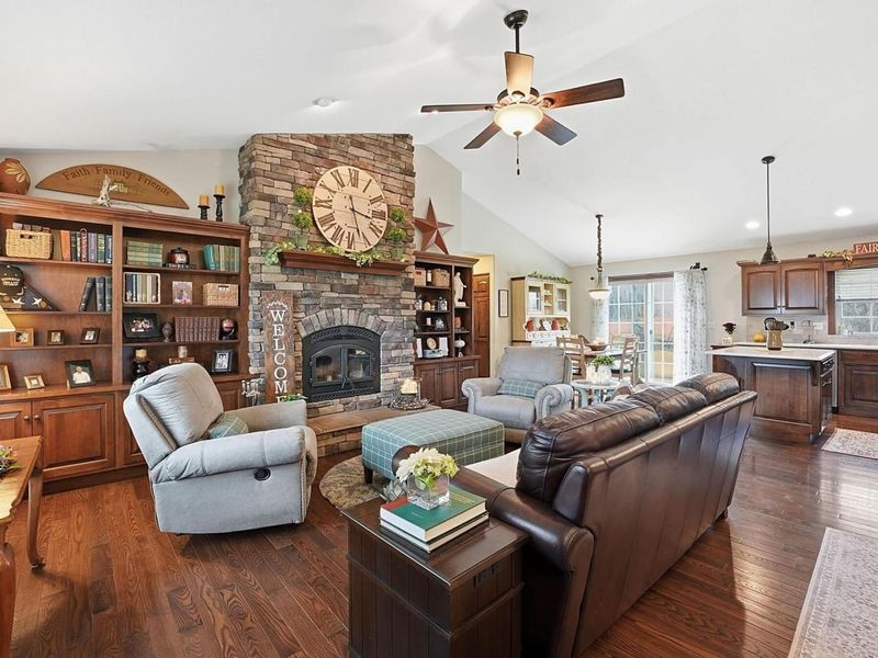 320 Middleburn Street , Johnstown, OH 43031 Photo 5