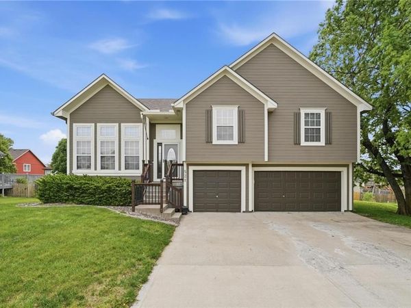 521 Cedar Falls Court, Raymore, MO 64083