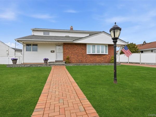 22 Randal Drive , Bethpage, NY 11714