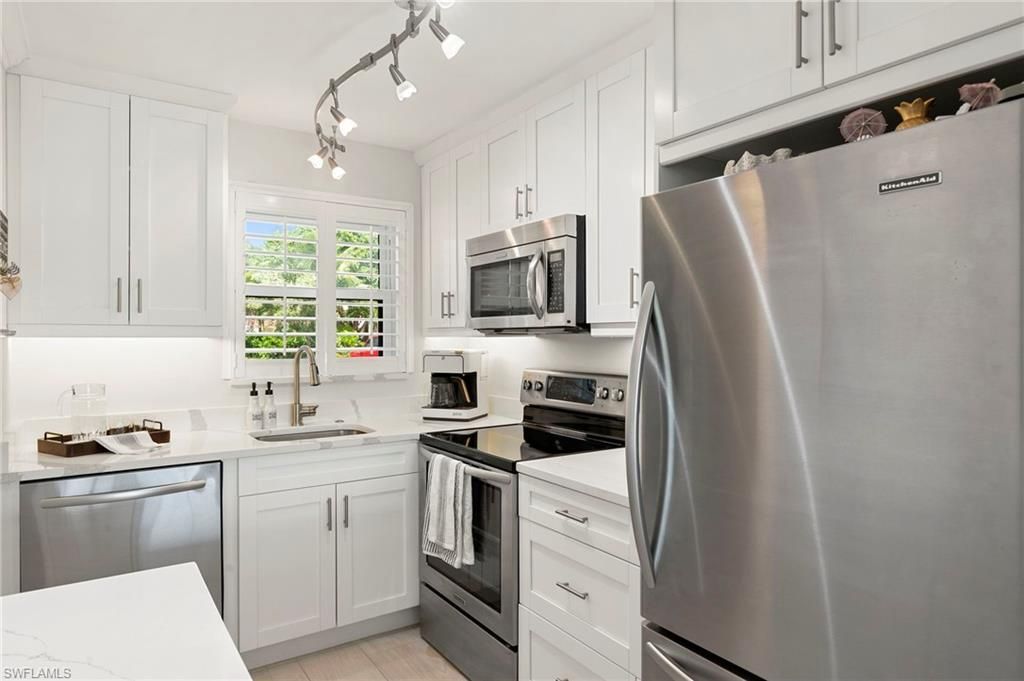 300 Forest Lakes Blvd, Unit 112, Naples, FL 34105 Photo