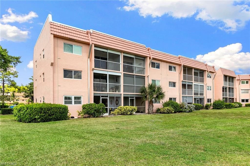 300 Forest Lakes Blvd, Unit 112, Naples, FL 34105 Photo