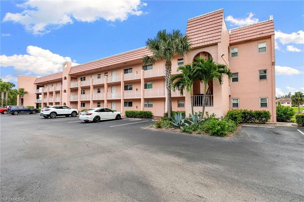 300 Forest Lakes Blvd, Unit 112, Naples, FL 34105 Photo