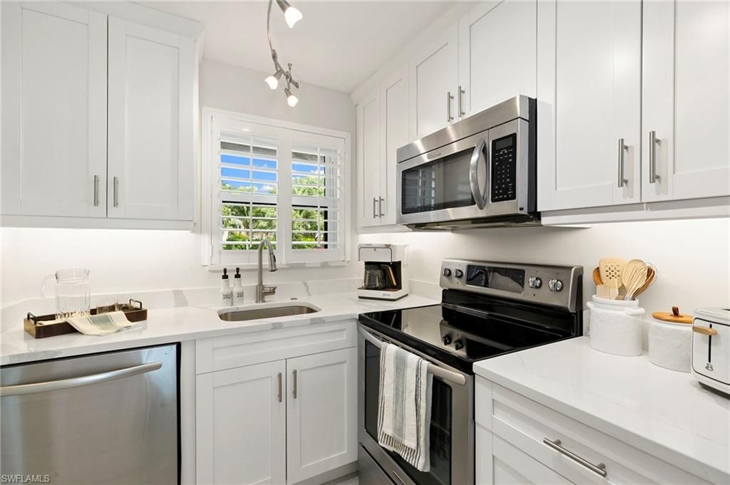 300 Forest Lakes Blvd, Unit 112, Naples, FL 34105 Photo