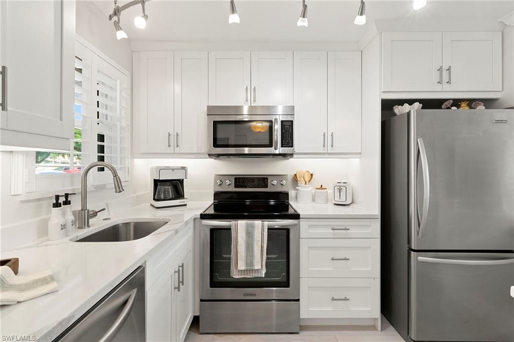 300 Forest Lakes Blvd, Unit 112, Naples, FL 34105 Photo