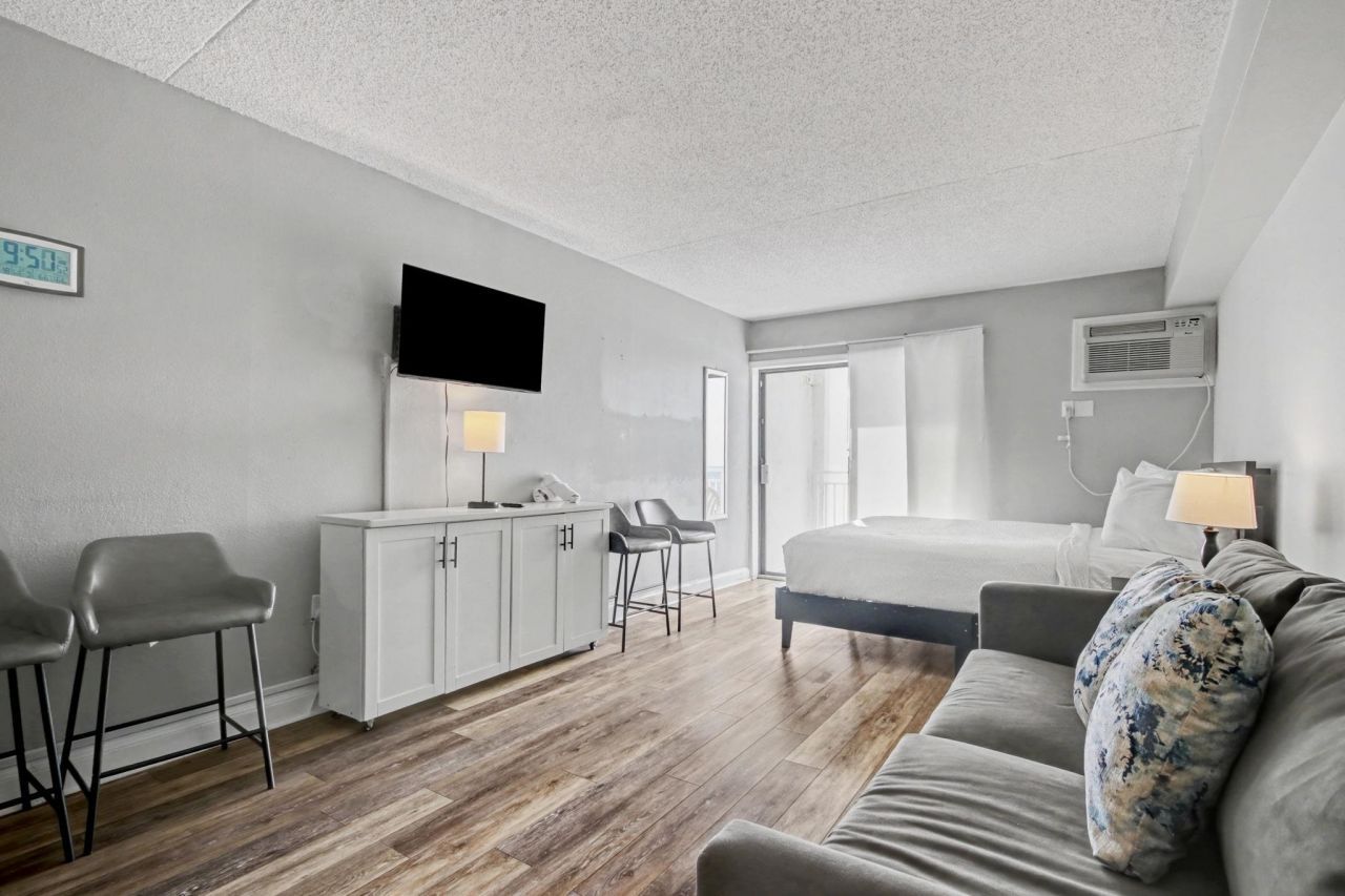 1207 S Ocean Blvd. S  Photo 10