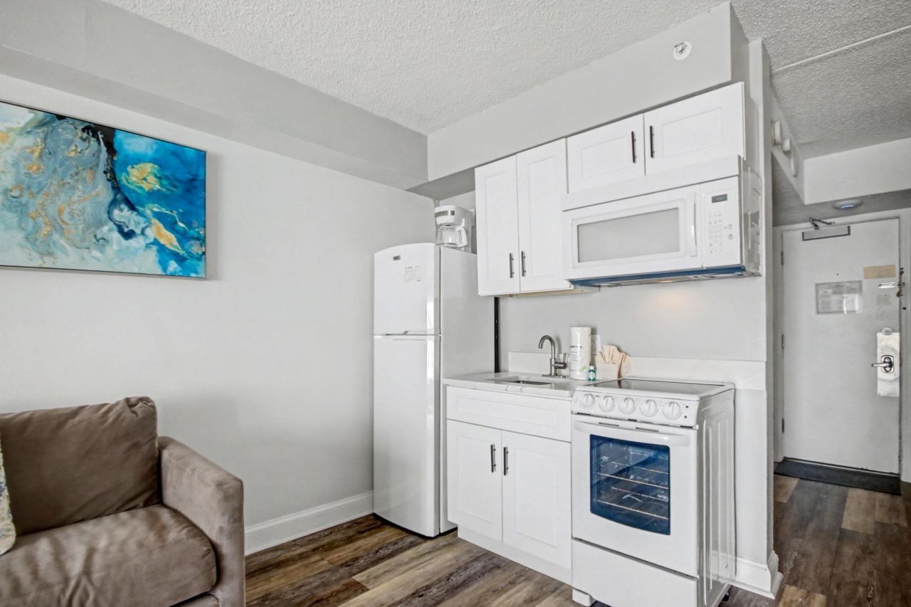 1207 S Ocean Blvd. S  Photo 8