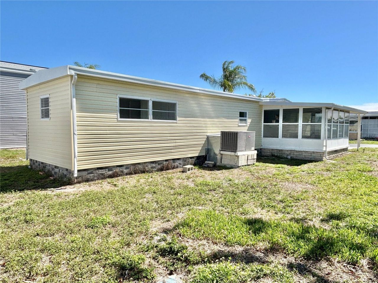 7028 Mount Jupiter Drive Ne, Unit 601, Saint Petersburg, FL 33702 Photo