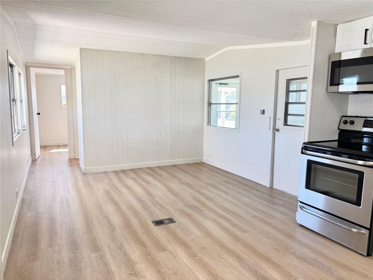 7028 Mount Jupiter Drive Ne, Unit 601, Saint Petersburg, FL 33702 Photo