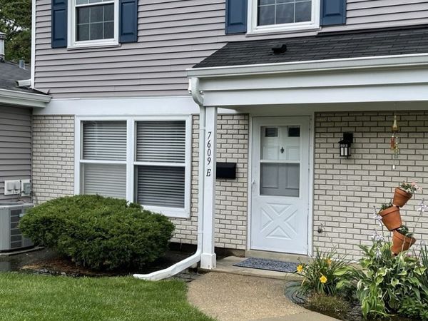 7609 Bristol Lane , Unit E, Hanover Park, IL 60133