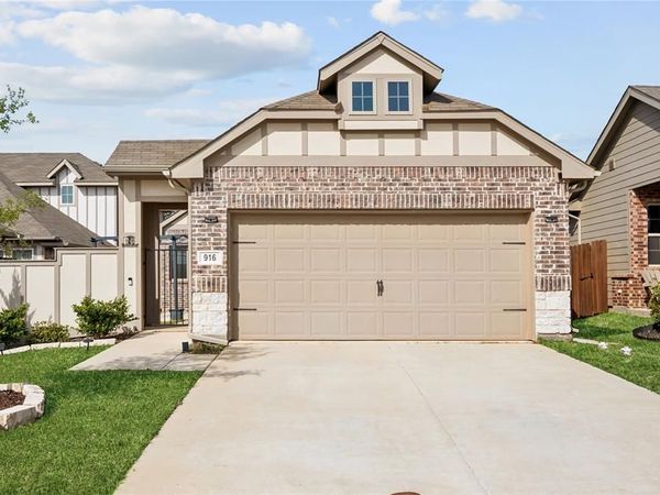 916 Crockett Street, Aubrey, TX 76227