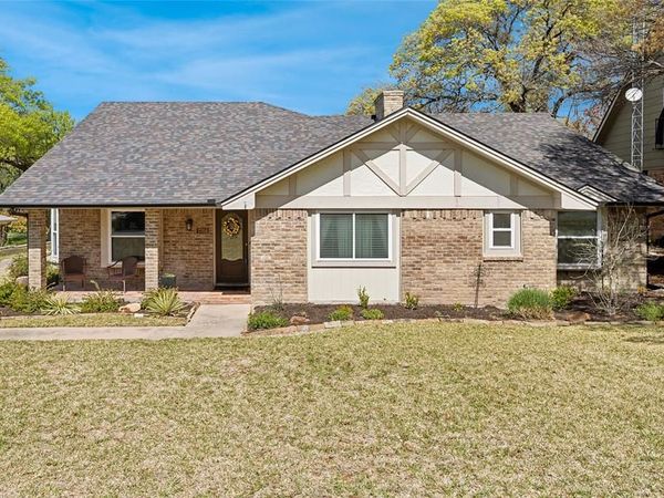 7704 Skylake Drive, Fort Worth, TX 76179