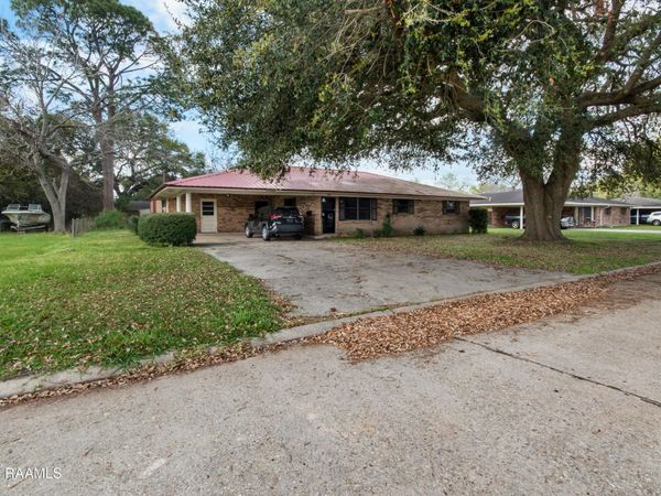 930 Roberta Street , New Iberia, LA 70560