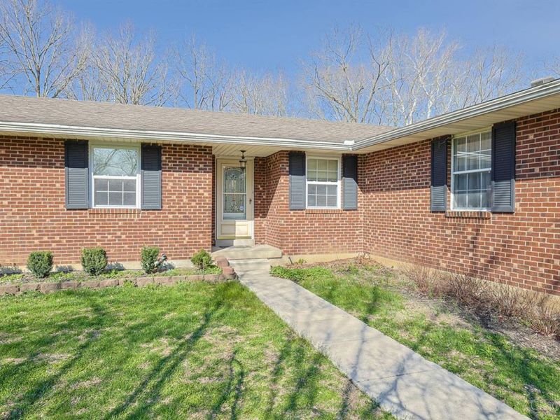 5581 Carlsbad Court, Fairfield, OH 45014 Photo 2