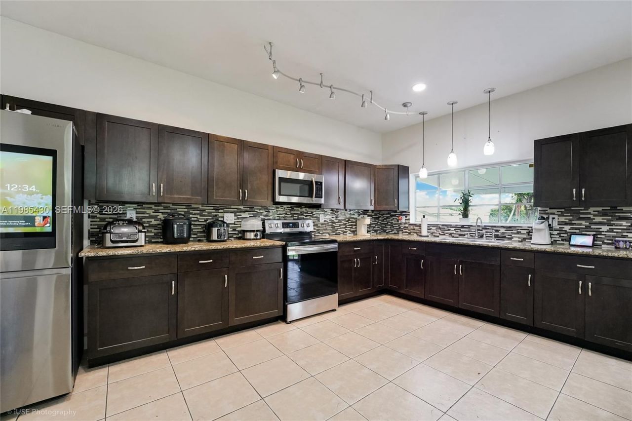 1851 NW 32nd Ave, Miami, FL 33125 Photo