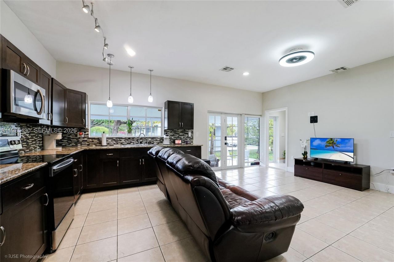 1851 NW 32nd Ave, Miami, FL 33125 Photo