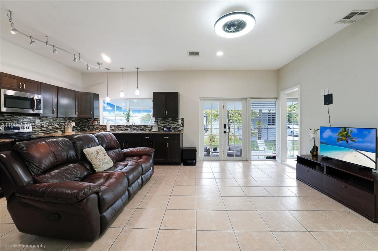 1851 NW 32nd Ave, Miami, FL 33125 Photo