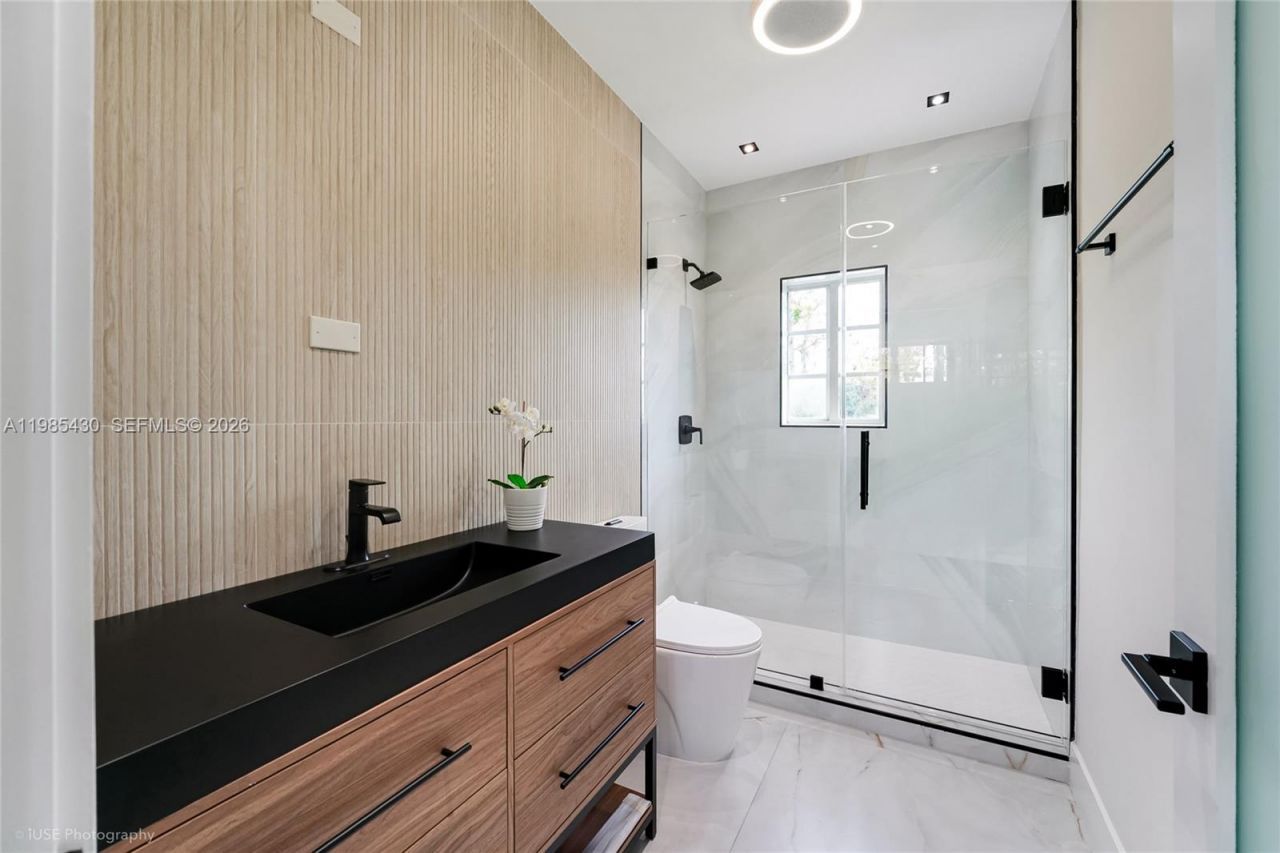 1851 NW 32nd Ave, Miami, FL 33125 Photo