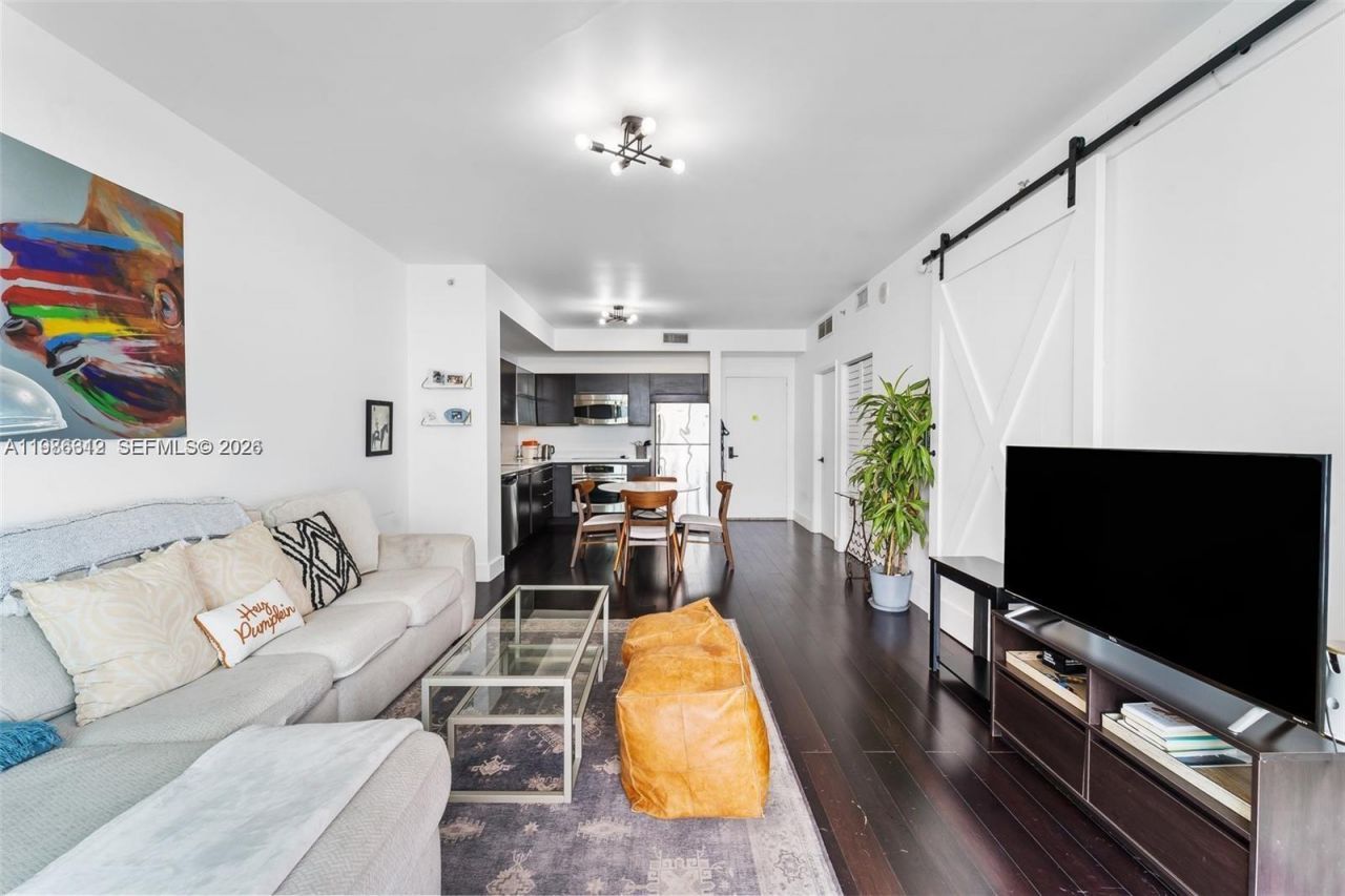 90 SW 3rd St, Unit 1406, Miami, FL 33130 Photo