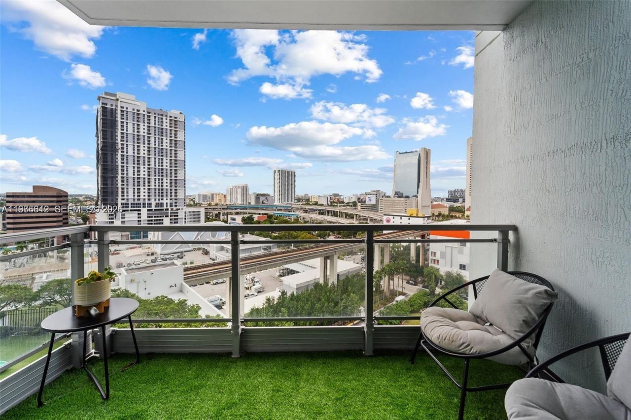 90 SW 3rd St, Unit 1406, Miami, FL 33130 Photo