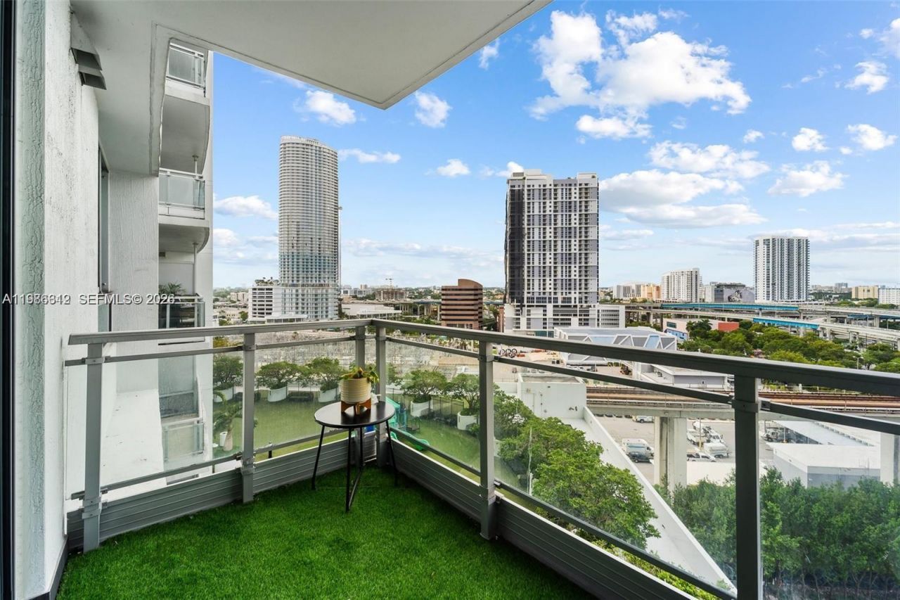 90 SW 3rd St, Unit 1406, Miami, FL 33130 Photo