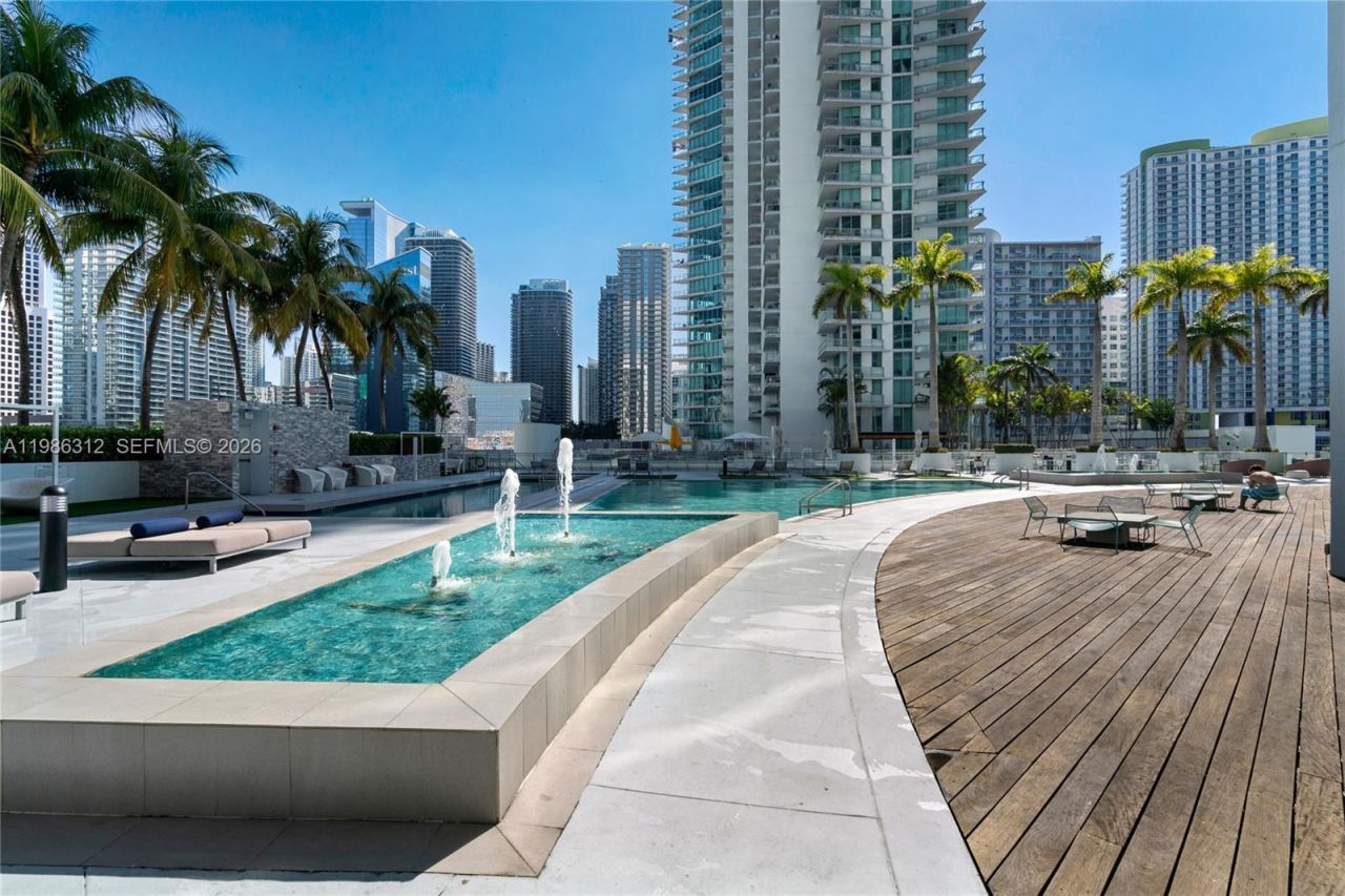 90 SW 3rd St, Unit 1406, Miami, FL 33130 Photo