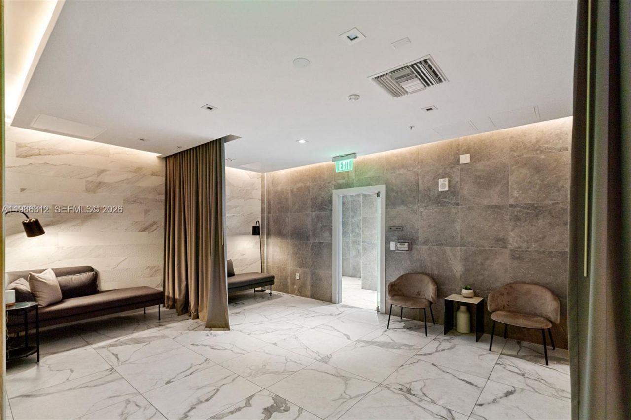 90 SW 3rd St, Unit 1406, Miami, FL 33130 Photo