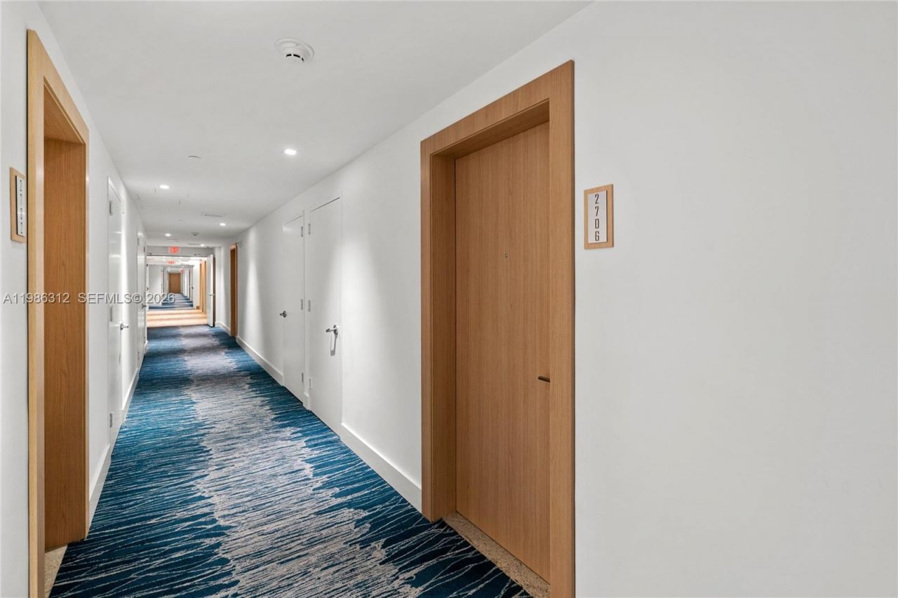 90 SW 3rd St, Unit 1406, Miami, FL 33130 Photo