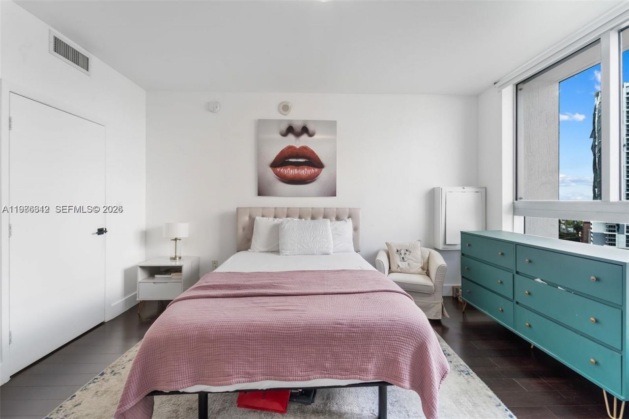 90 SW 3rd St, Unit 1406, Miami, FL 33130 Photo