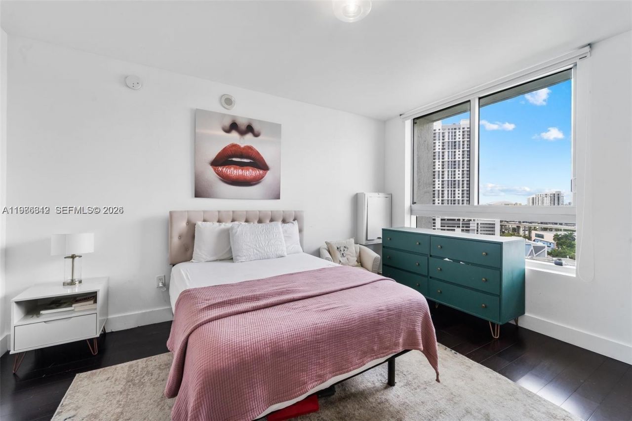 90 SW 3rd St, Unit 1406, Miami, FL 33130 Photo